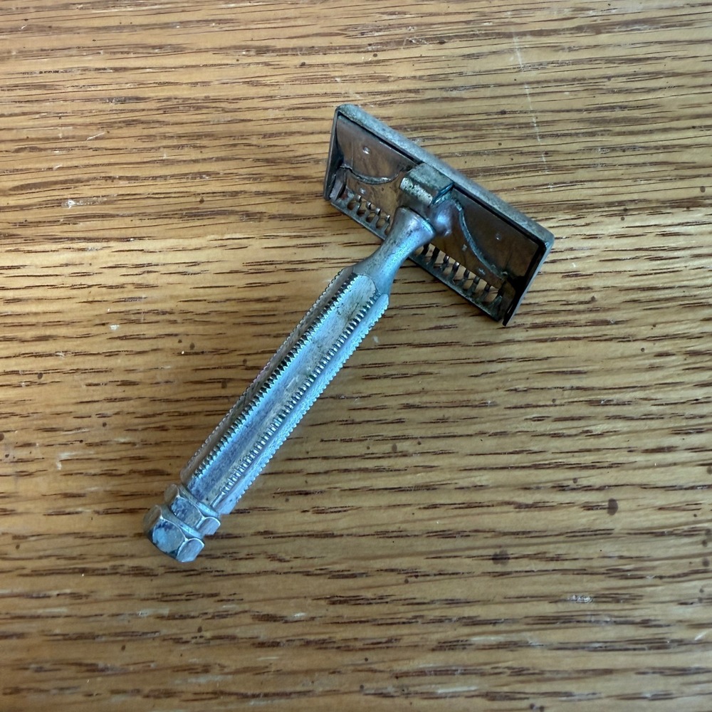 Vintage Ever Ready Single Brooklyn NY Edge Safety Razor Silver Tone Opening
